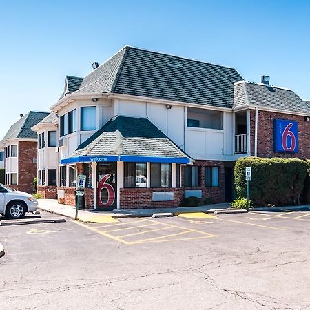 Motel 6 Chicago - Elk Grove Elk Grove Village Bagian luar foto