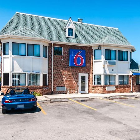Motel 6 Chicago - Elk Grove Elk Grove Village Bagian luar foto