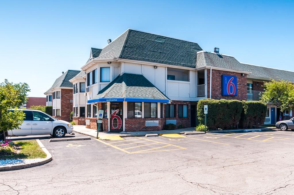 Motel 6 Chicago - Elk Grove Elk Grove Village Bagian luar foto