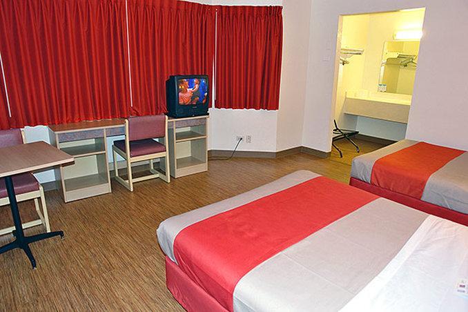 Motel 6 Chicago - Elk Grove Elk Grove Village Bagian luar foto
