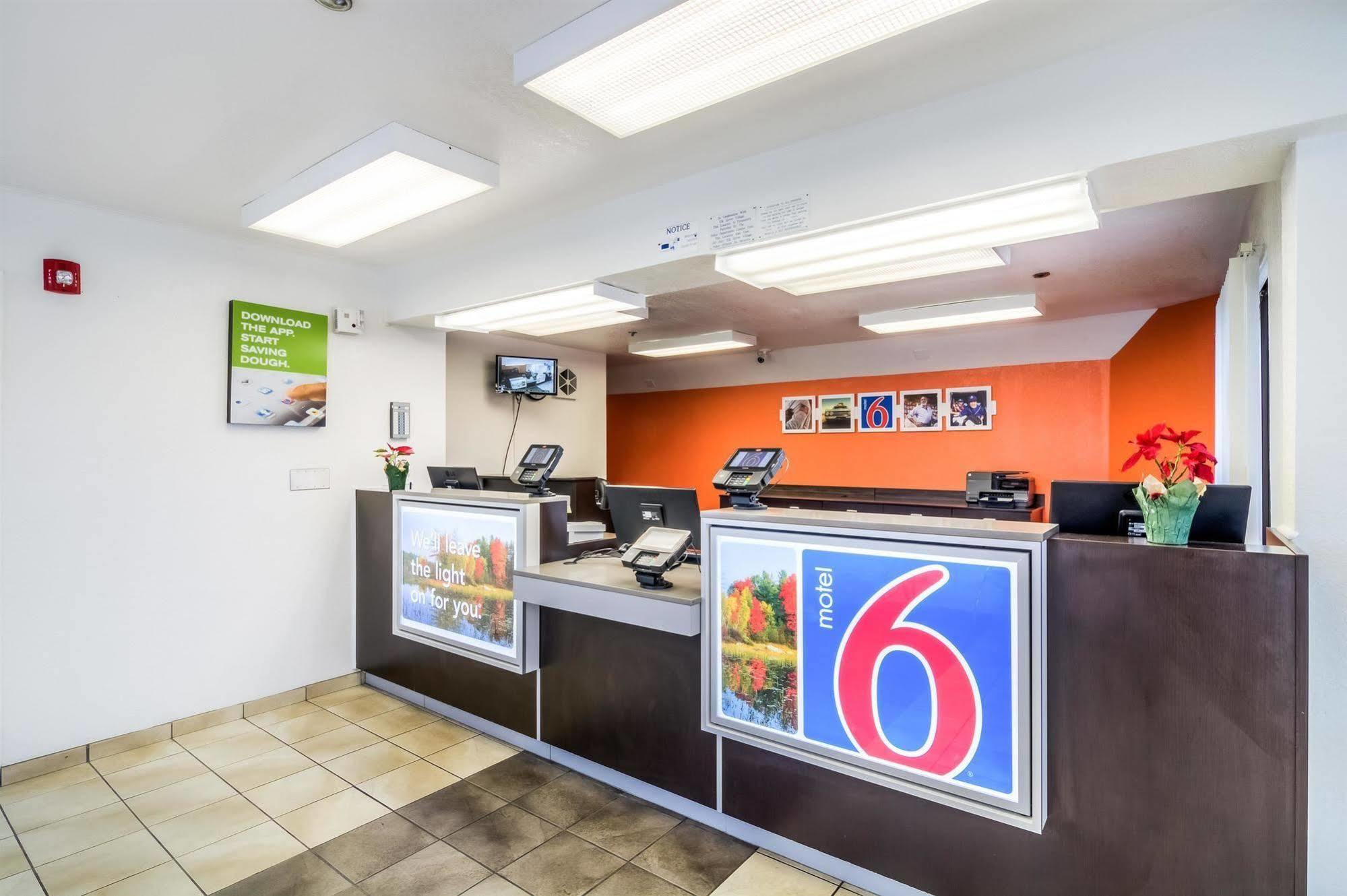 Motel 6 Chicago - Elk Grove Elk Grove Village Bagian luar foto