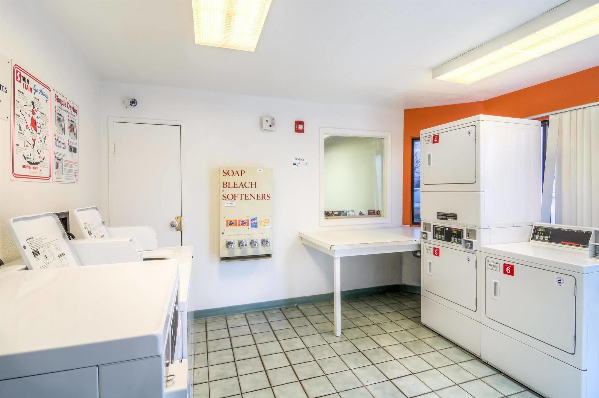 Motel 6 Chicago - Elk Grove Elk Grove Village Bagian luar foto