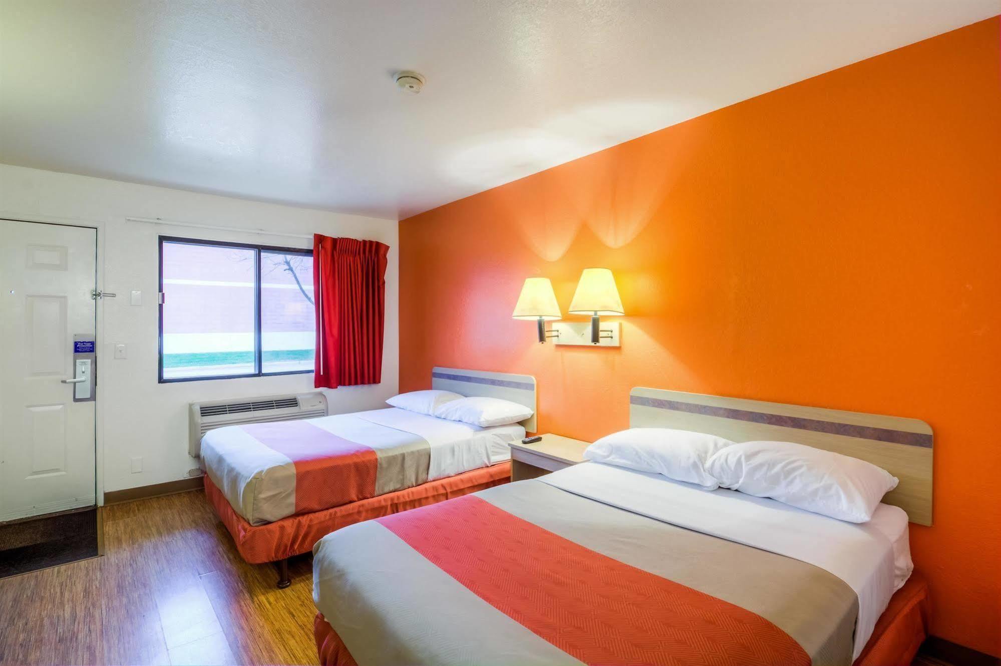 Motel 6 Chicago - Elk Grove Elk Grove Village Bagian luar foto