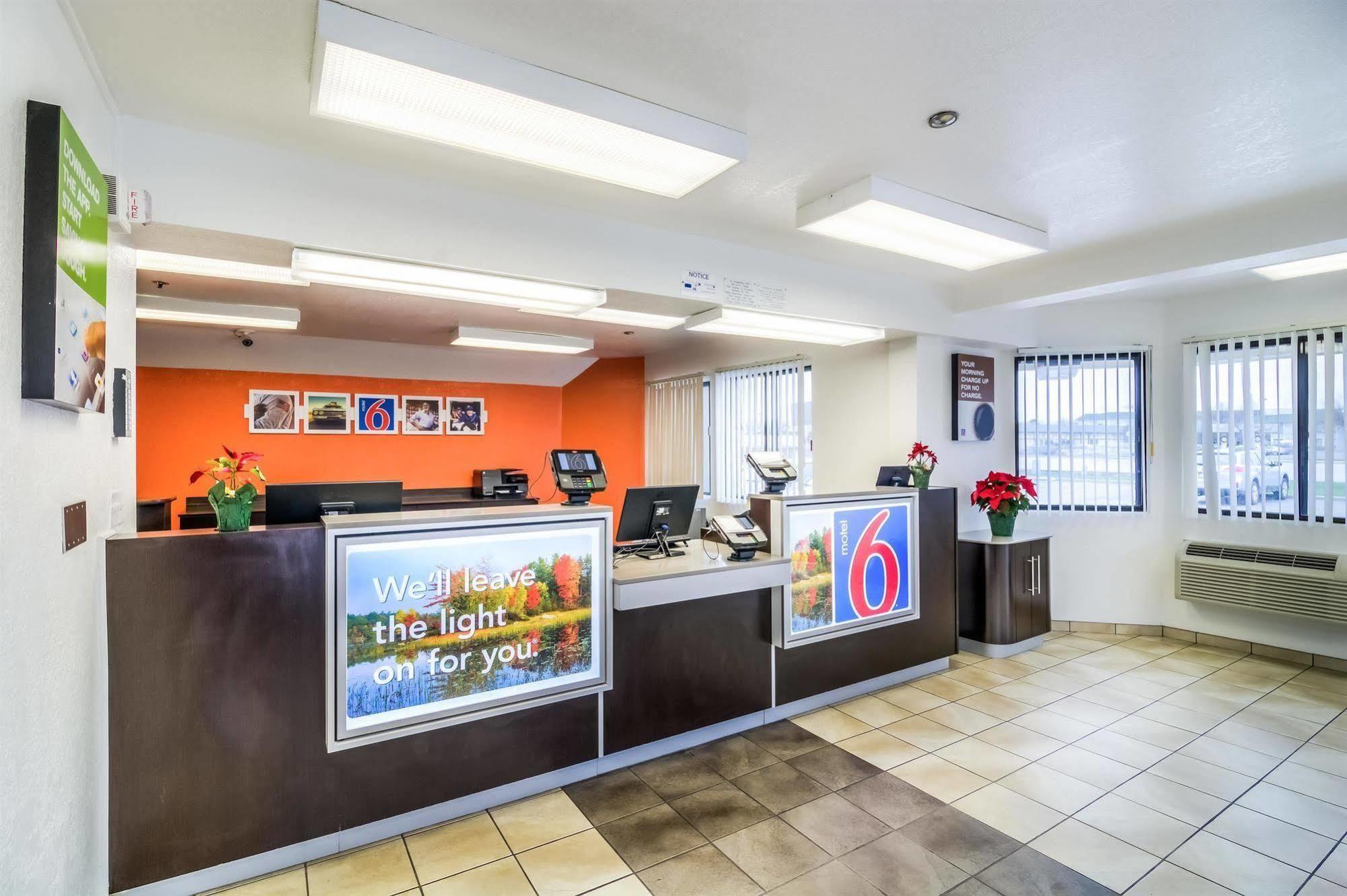 Motel 6 Chicago - Elk Grove Elk Grove Village Bagian luar foto
