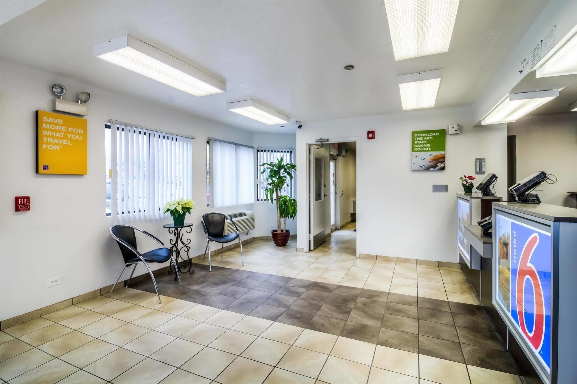 Motel 6 Chicago - Elk Grove Elk Grove Village Bagian luar foto