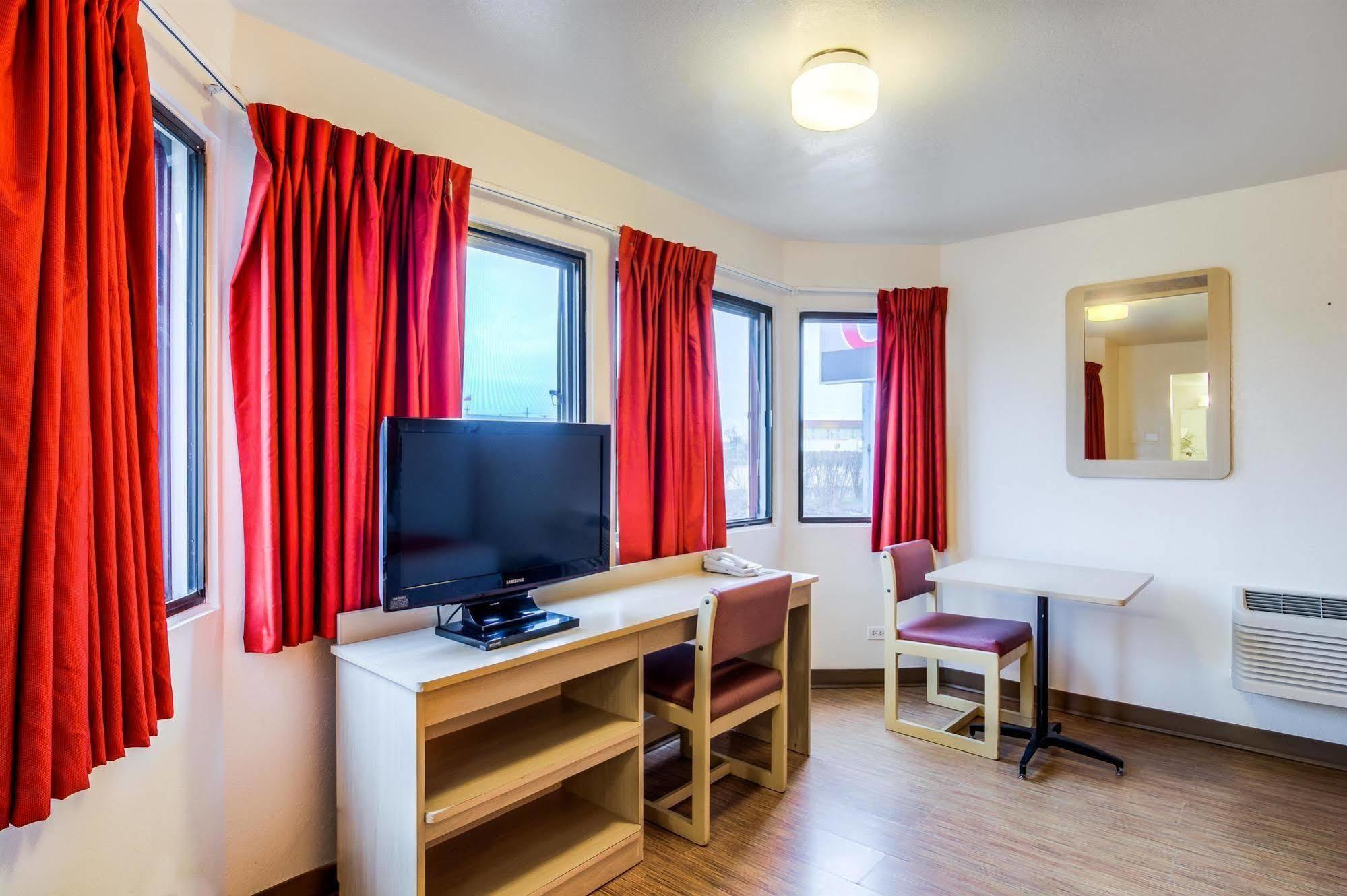 Motel 6 Chicago - Elk Grove Elk Grove Village Bagian luar foto