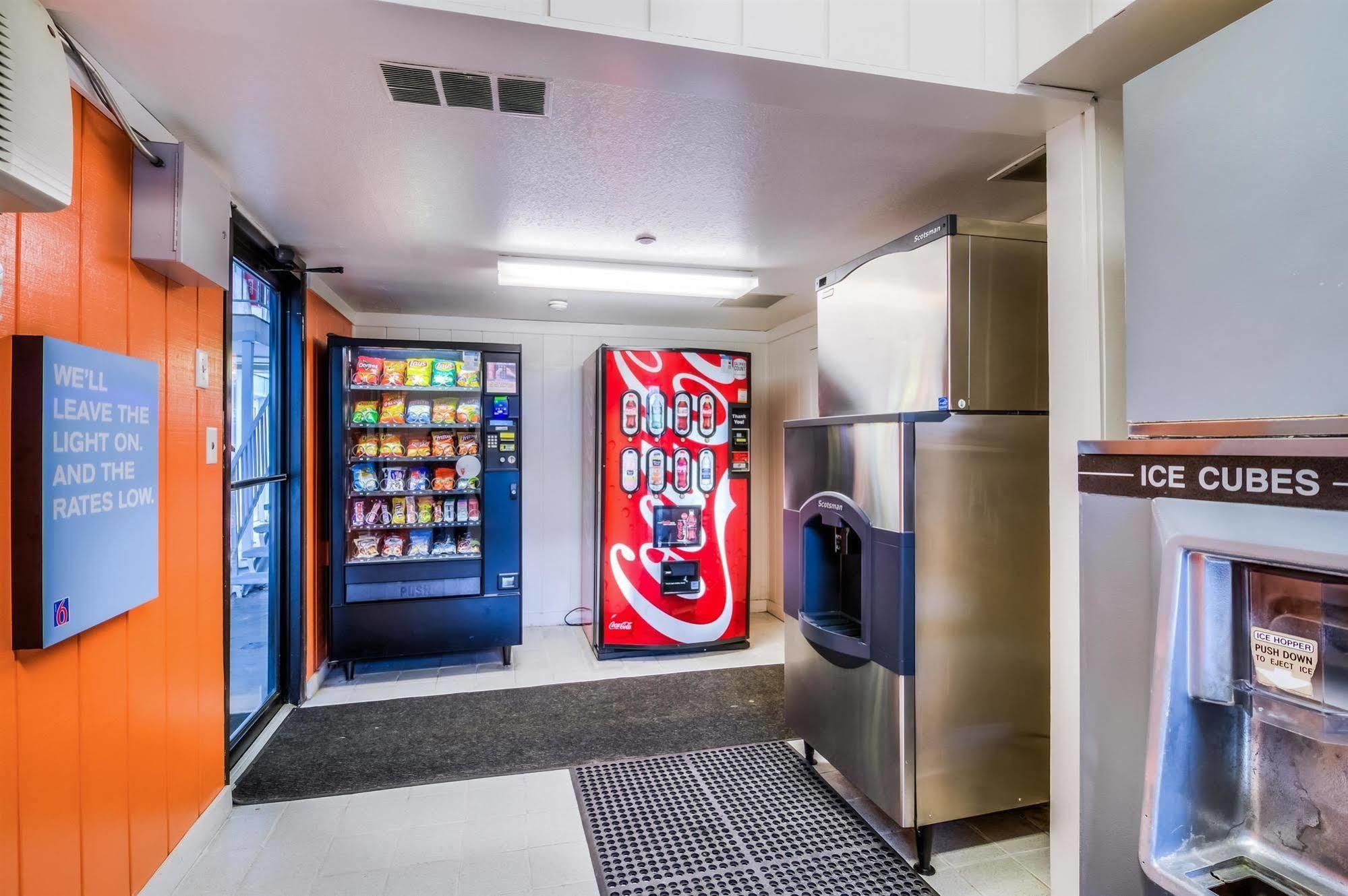 Motel 6 Chicago - Elk Grove Elk Grove Village Bagian luar foto