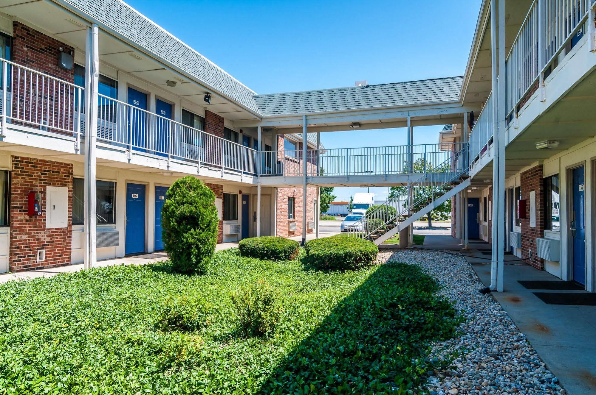 Motel 6 Chicago - Elk Grove Elk Grove Village Bagian luar foto