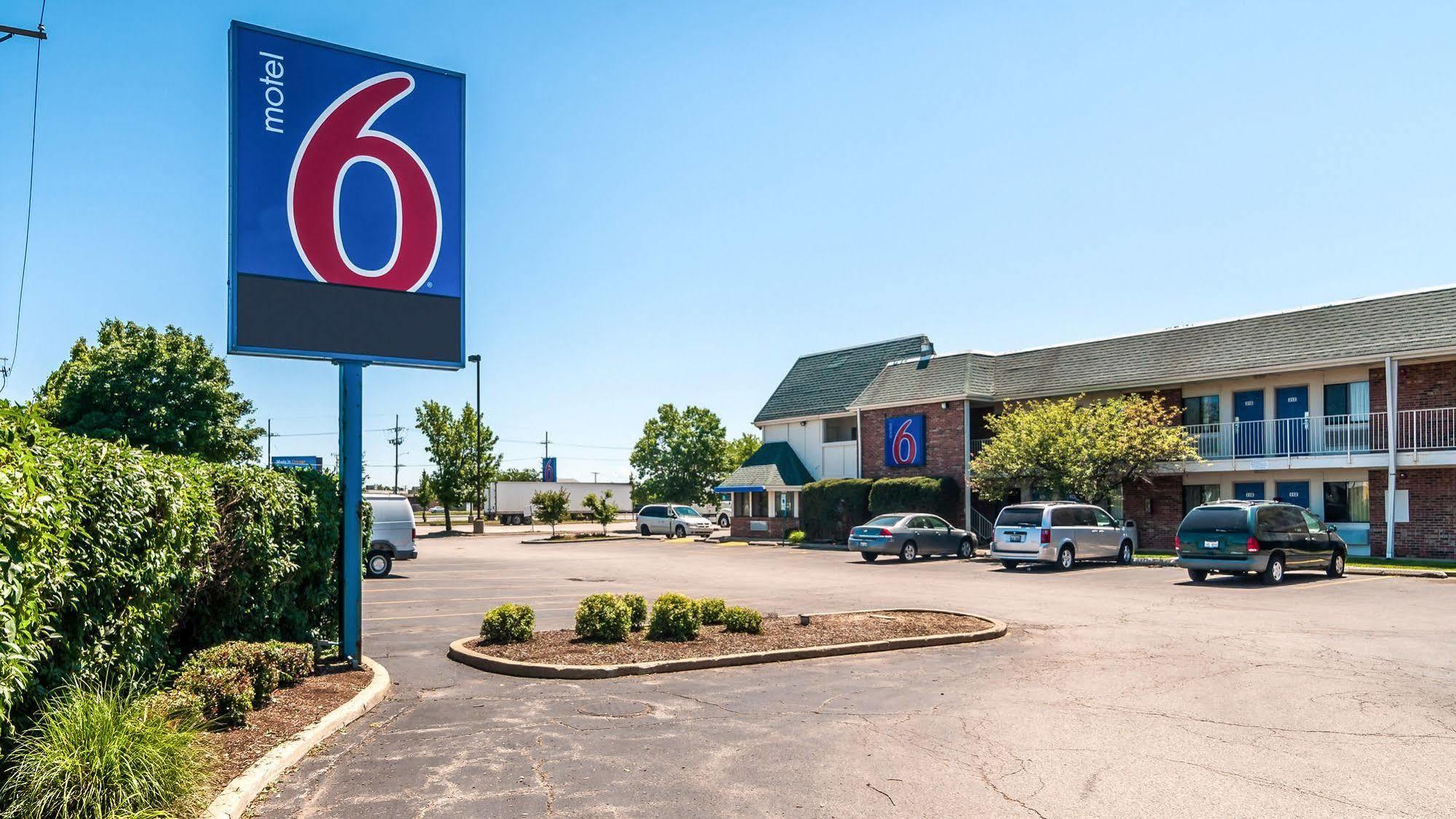 Motel 6 Chicago - Elk Grove Elk Grove Village Bagian luar foto